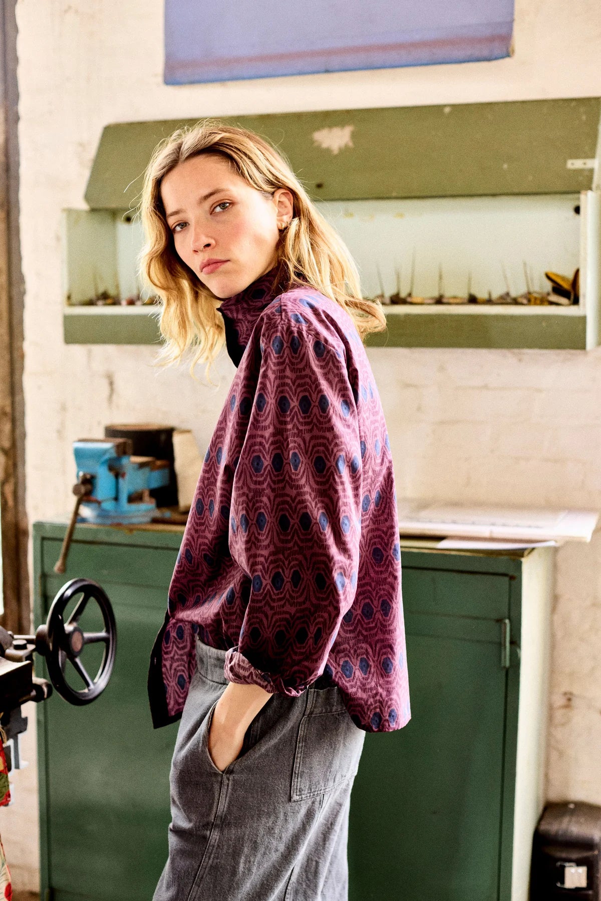 chemise col montant plume