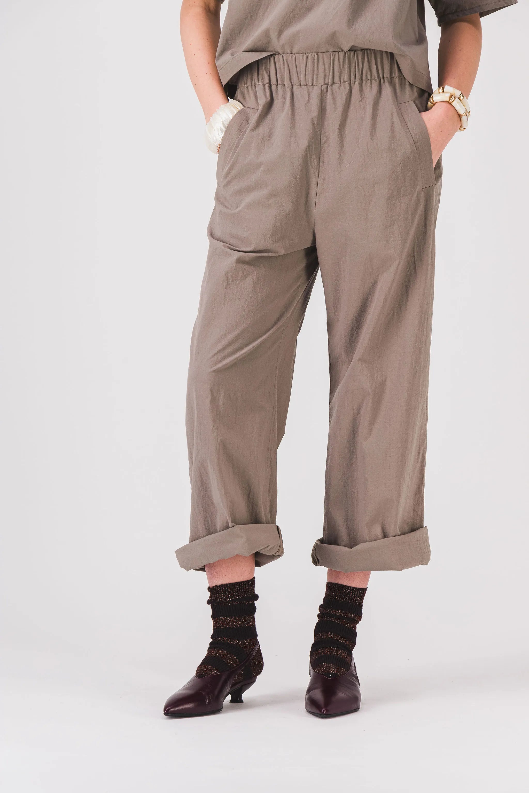 pantalon_femme_ample_kaki_pantalon_finn_pe25