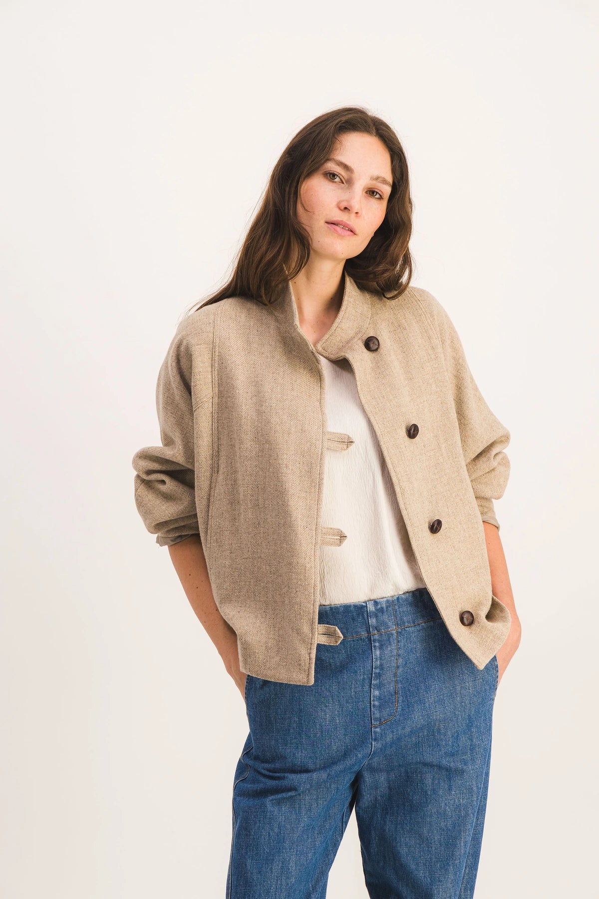 Blouson-court-laine-beige-eden-laine6.webp