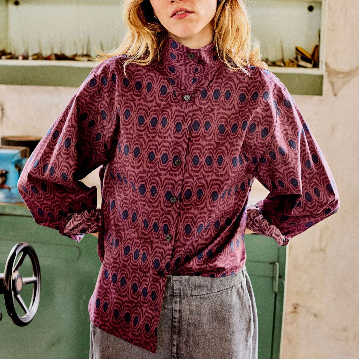 Chemise-col-montant-plume_Ah25_HP.jpg