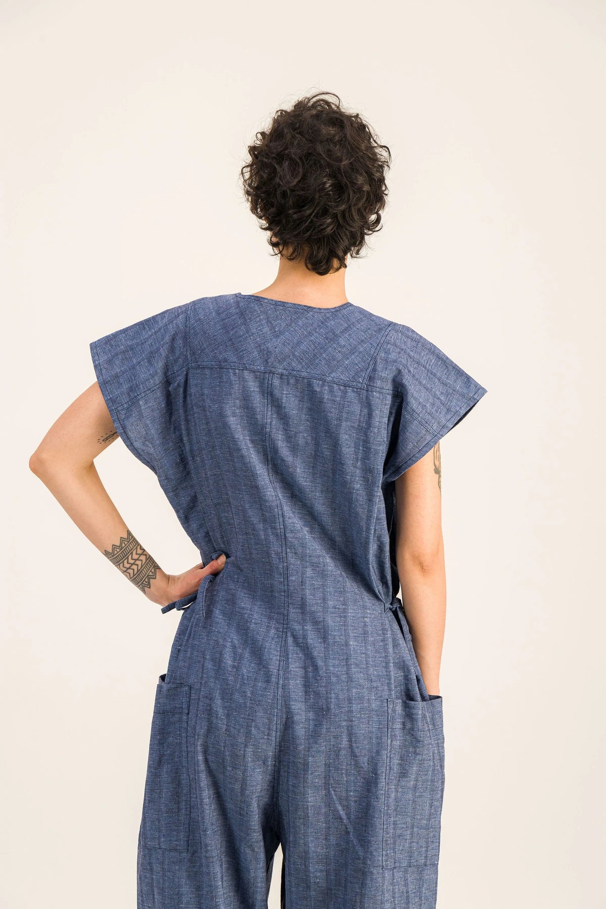 Combinaison-bleue-loose-manches-courtes-marta_Bleue10.webp