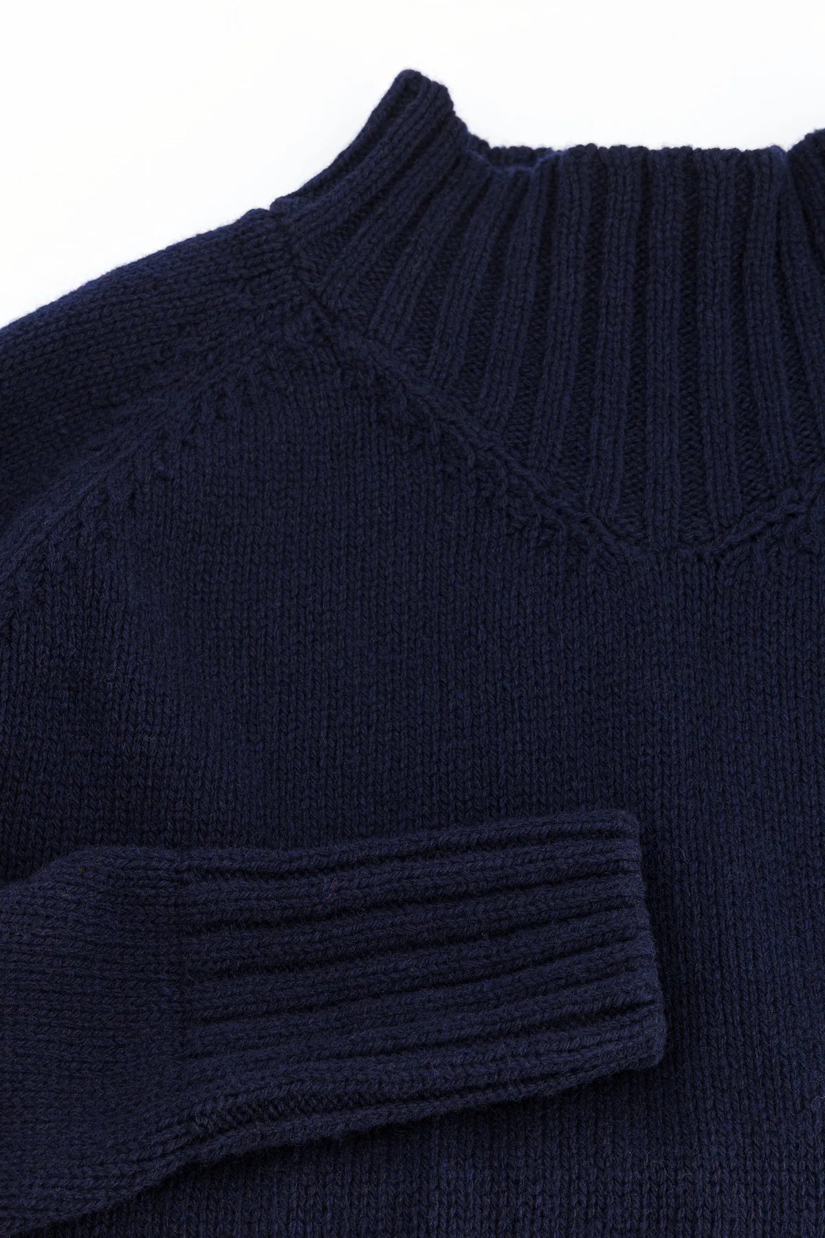 Pull_Femme_Laine_Col_Montant_Marine_Nico11.webp