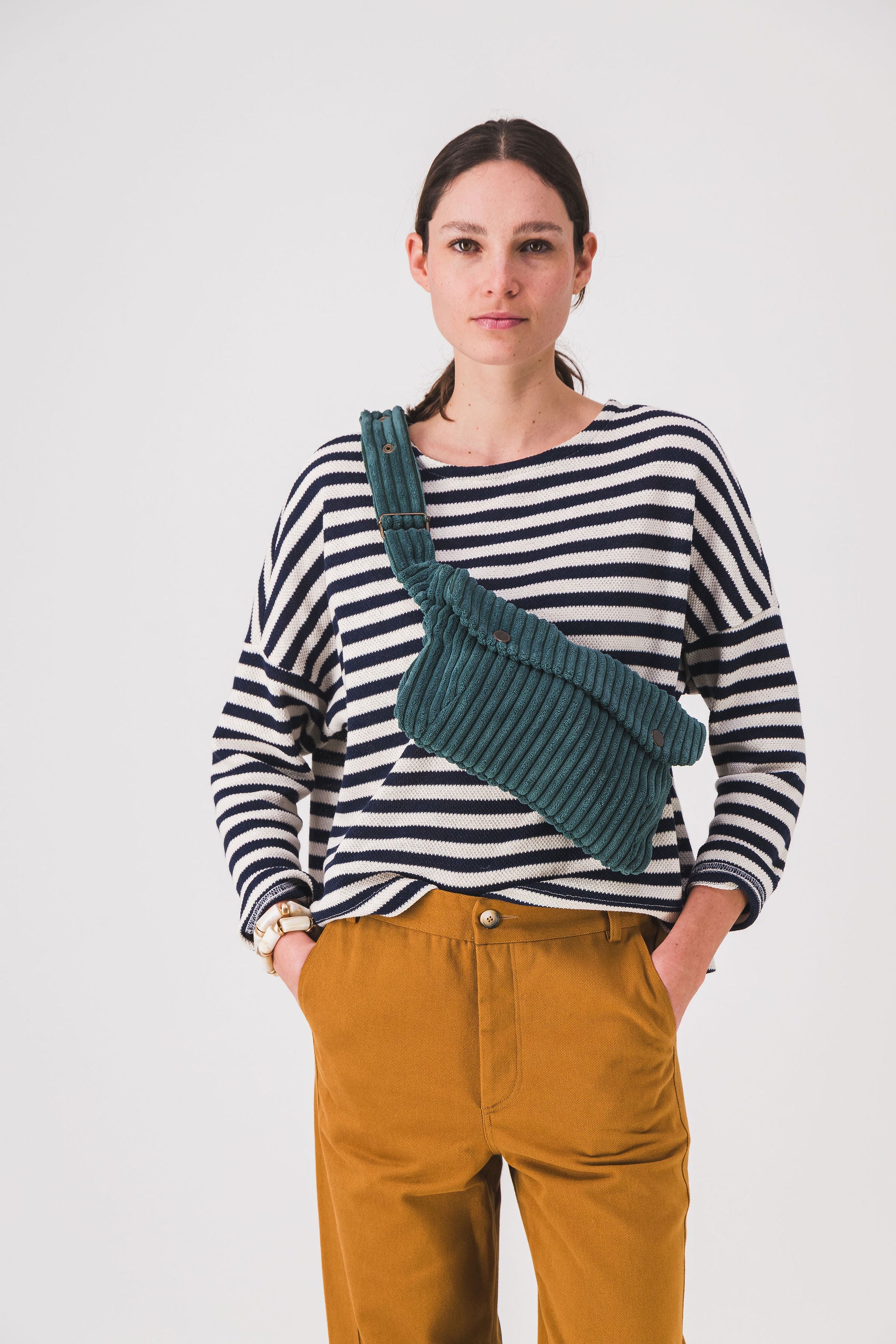 Sac_banane_femme_en_velours_cotele_taille_XL_angele_bleu_PE25.jpg