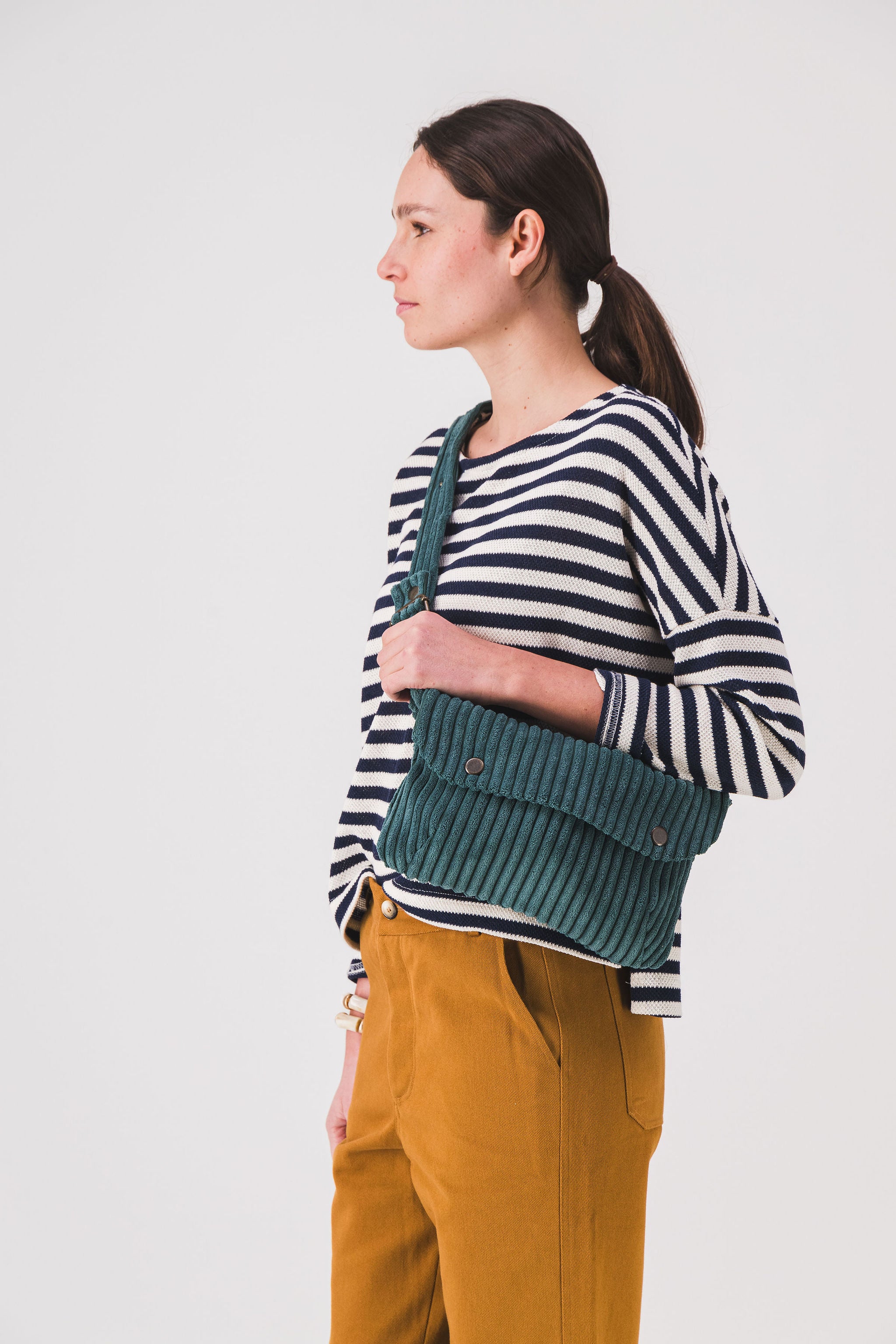 Sac_banane_femme_en_velours_cotele_taille_XL_angele_bleu_PE25_2.jpg