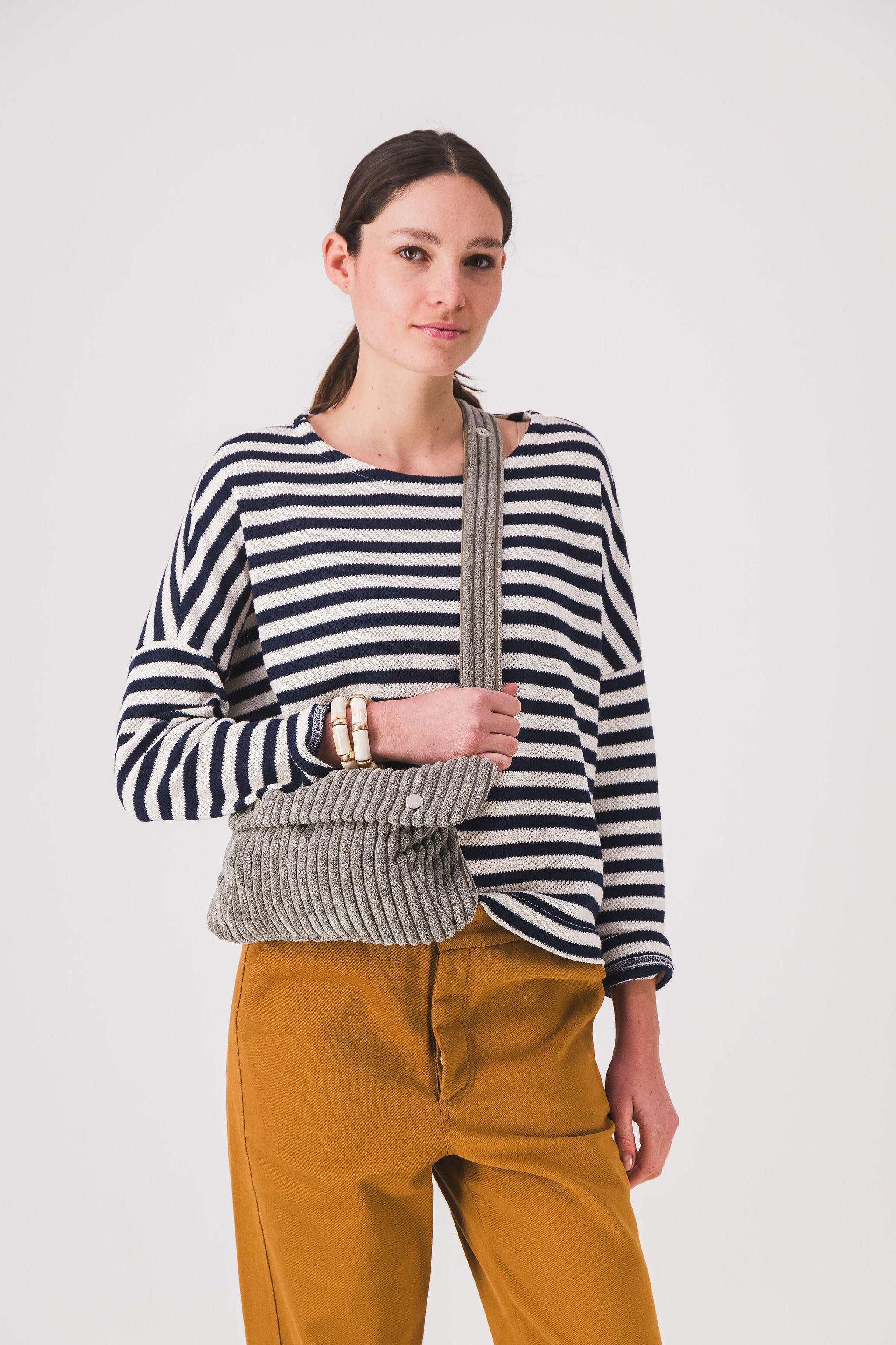 Sac_banane_femme_gris_en_velours_cotele_taille_XL_marina_PE25_2.jpg