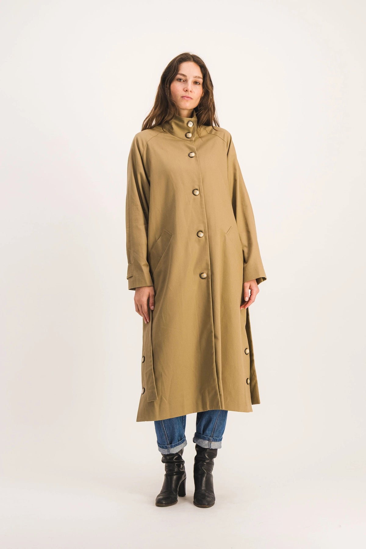 Trench-beige-col-montant-joud-gabardine2.webp