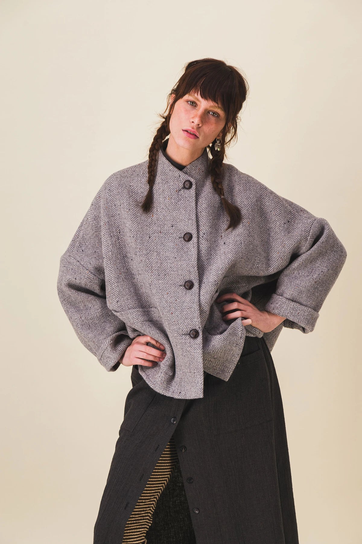 Veste-femme-courte-laine-grise-edita_Ah25_5.webp